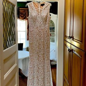 Beautiful prom dress worn only for pictures (due to no prom Covid)